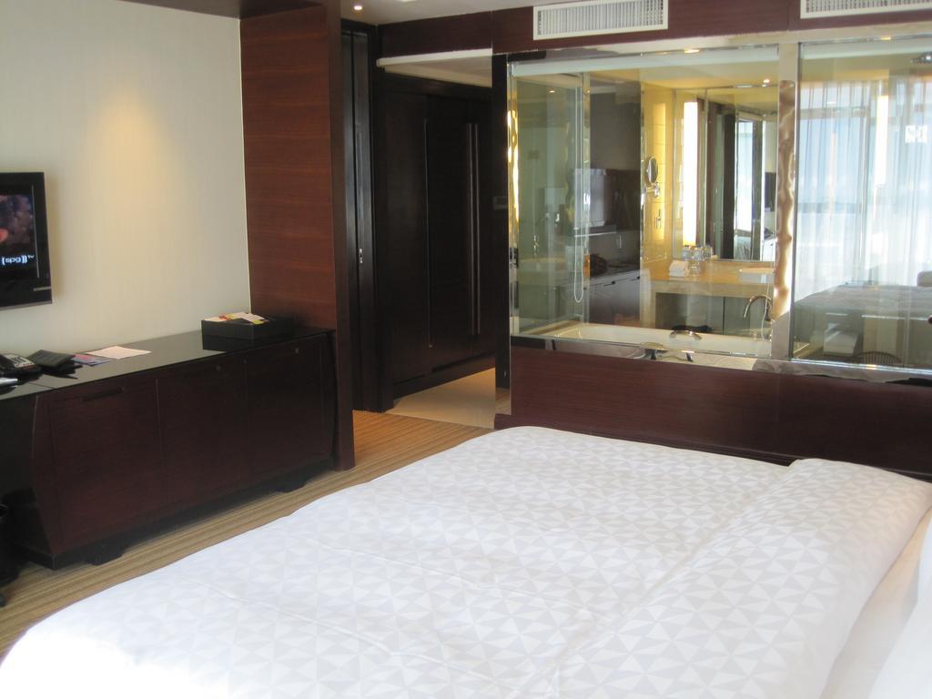 Ramada Plaza Lianyungang Hotel Exterior photo